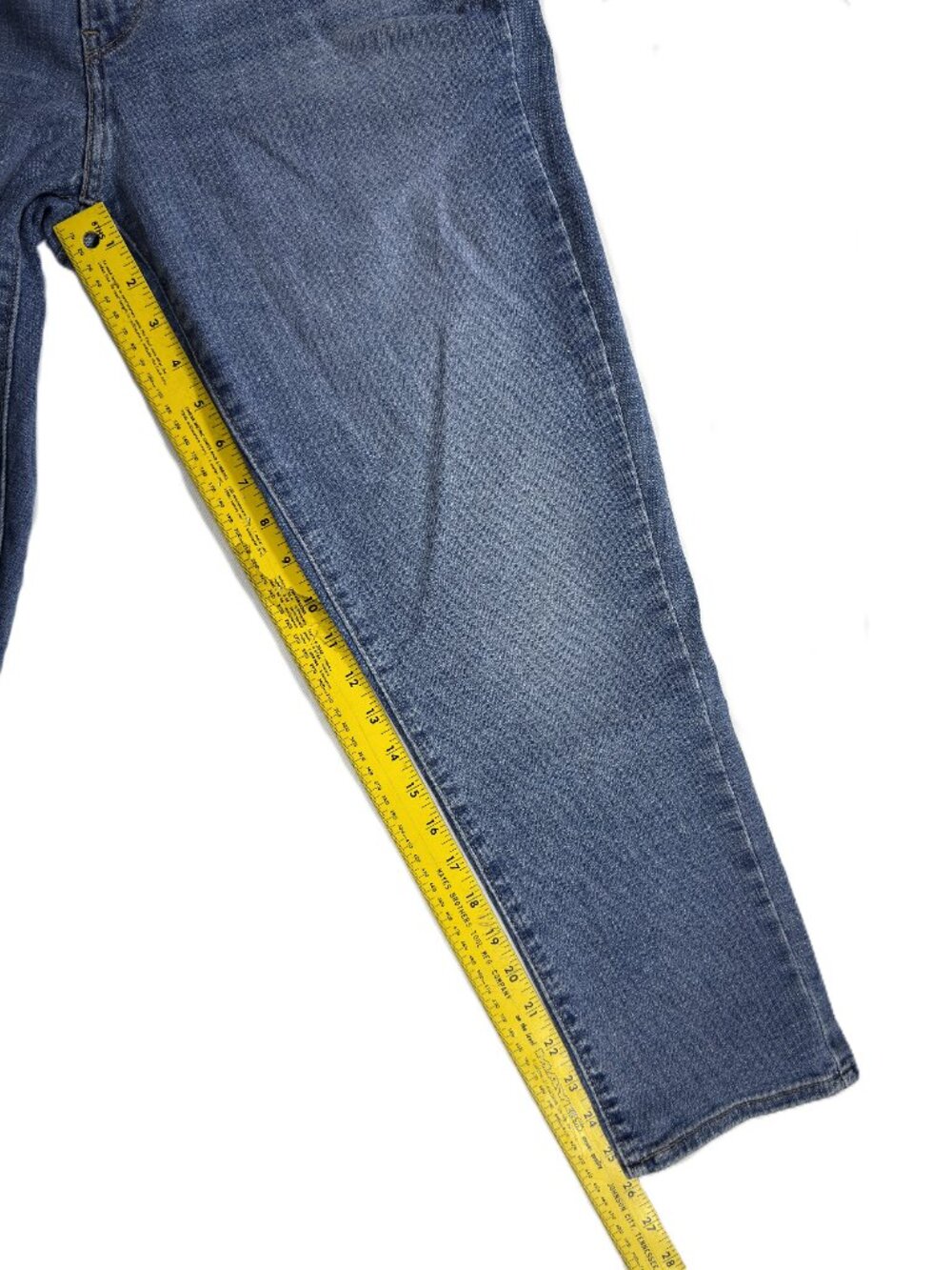 Levi's Women's Classic Crop Denim Jeans - Size 31 - Picture 8 of 10